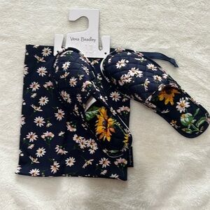 NWT Vera Bradley Falling Daisies Navy Slippers size S (5/6)